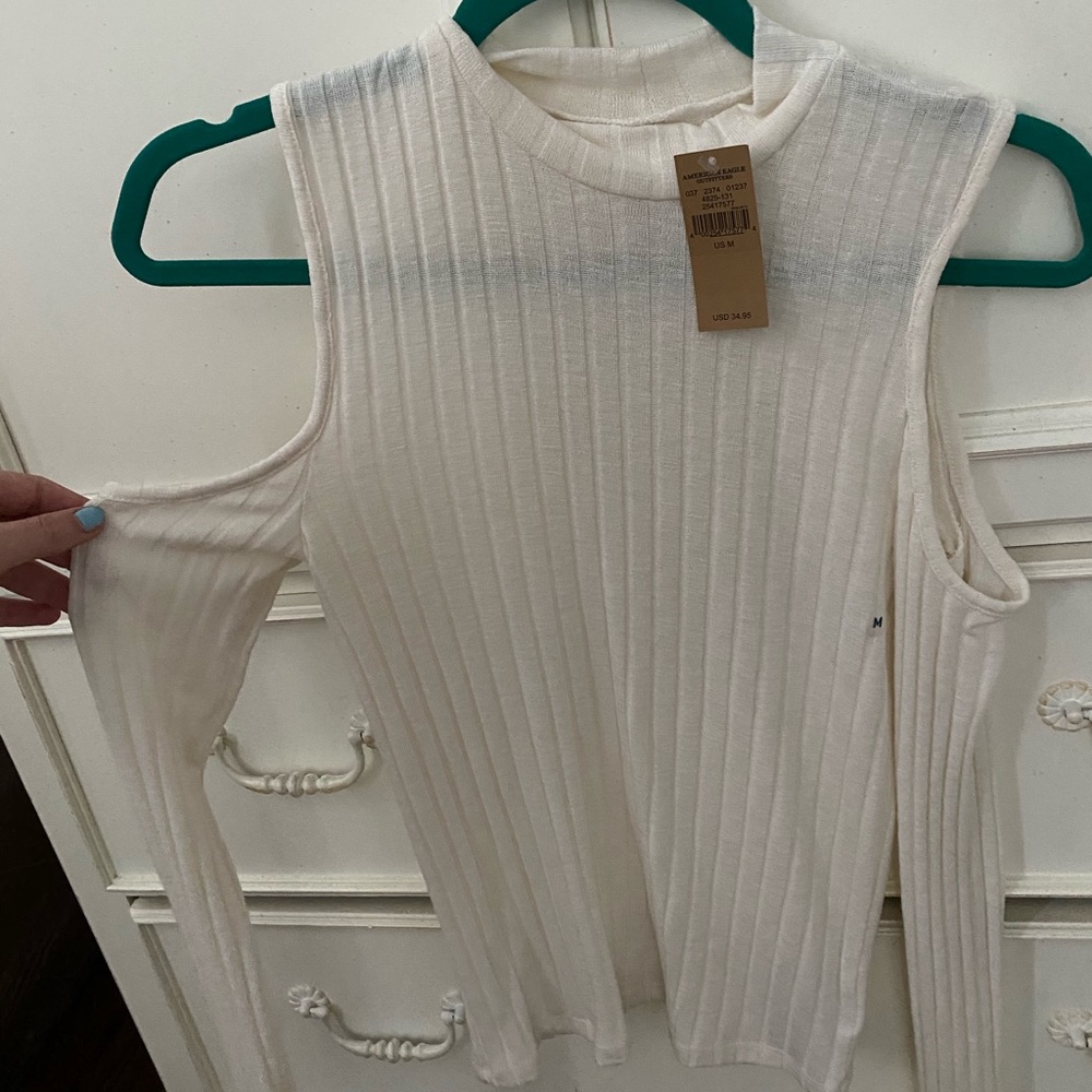 Open shoulder long sleeve